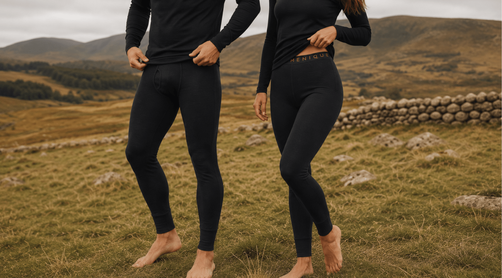 In the photo you can see the legs of two people. One of them is wearing white, the other one – blue bottoms. These leggings are made from organic 100% Merino wool.