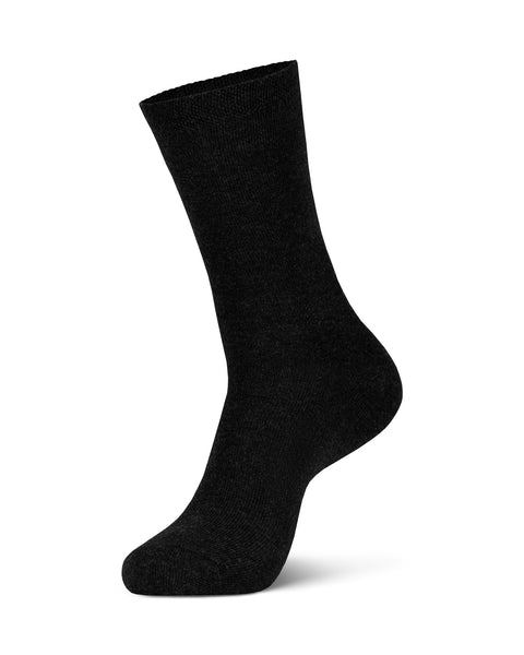 The menique men's mid-crew cotton socks in black color in a white background, side view.