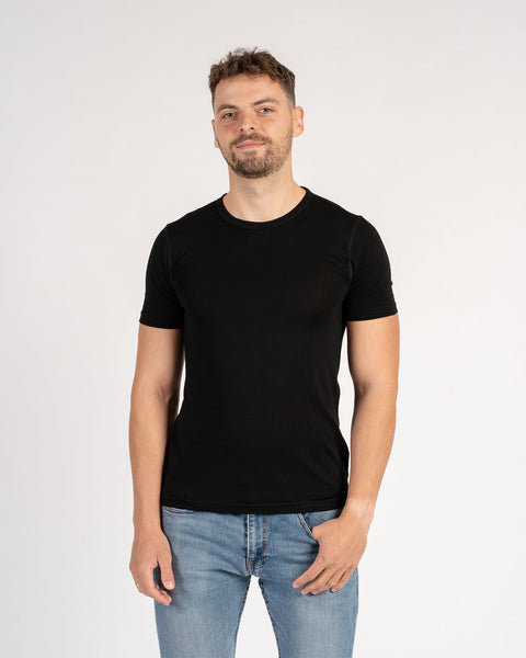 The menique men's 160 Merino wool T-Shirt in black color.